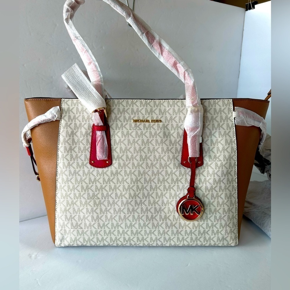 Michael Kors NWT Voyager Leather and Signature Printed Canvas Tote